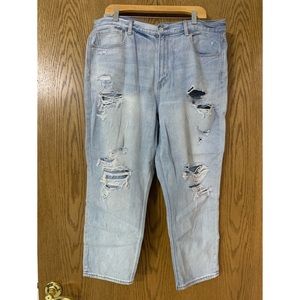 American Eagle Light Wash Distressed Jeans